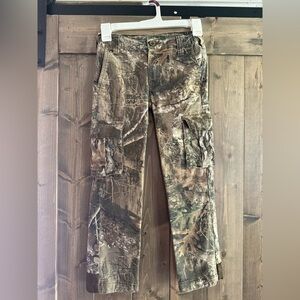 Realtree Edge Camo Cargo Pants | Size M Youth